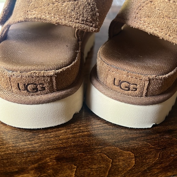 Ugg Sz 8.5 Women’s Goldenstar Sandal in Chestnut Super Comfortable - Picture 5 of 13